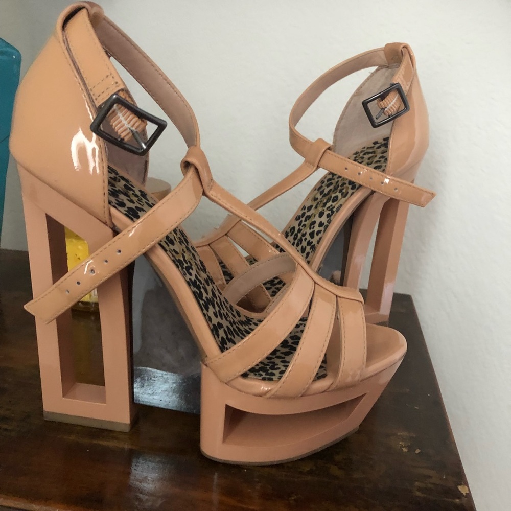 Jessica Simpson Tracie Heels Size 5.5M Sand/Patent